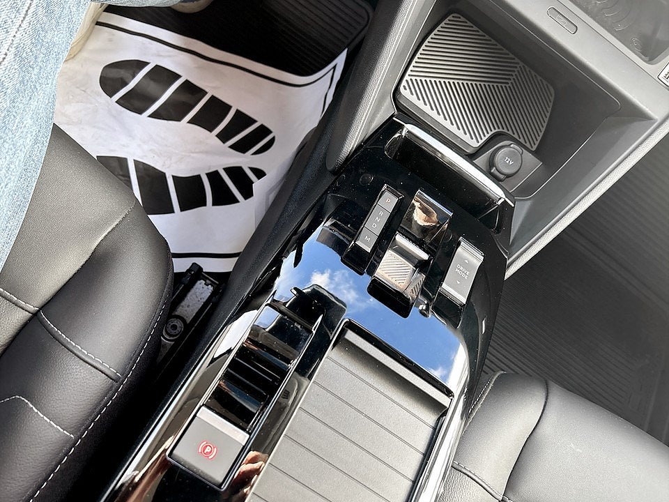 Bild på Citroën C4 X Shine Exclusive 1.2 PT 130hk Aut - PANO, ELSTOL