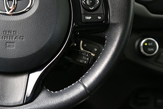 Halvkombi Toyota Yaris 18 av 25