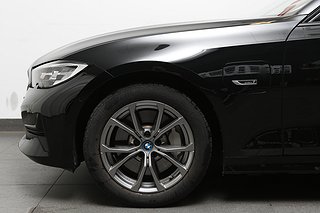 Kombi BMW 330e 9 av 26