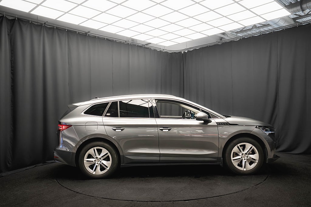 Skoda Enyaq iV 85 PLUS PAKET DRAG KAMERA ELSTOL 99.9% SoH 1-ÄGARE MOMS