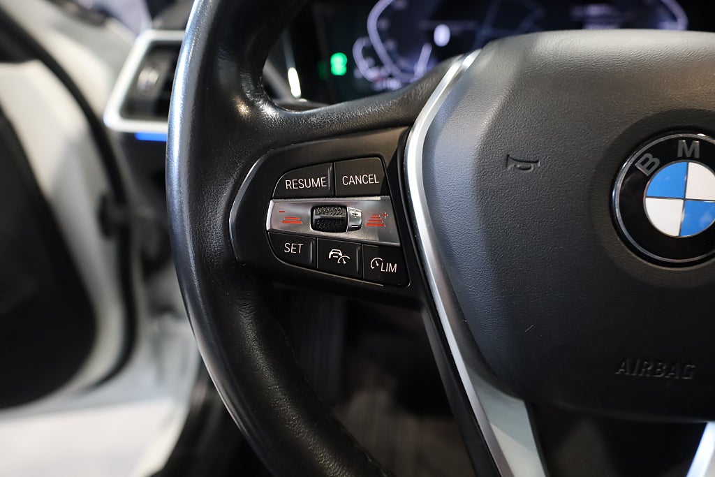 BMW 330e Sedan Steptronic Sport line Navi CarPlay Leasbar