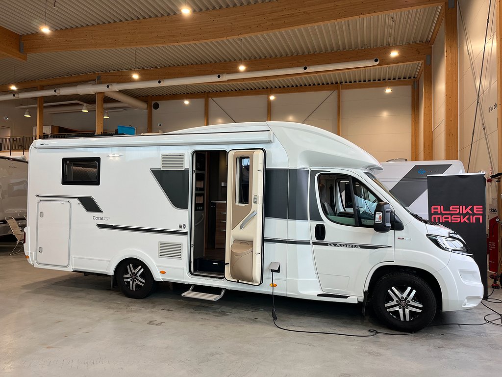 Coral Plus 670 DC - Adria Coral Plus 670 DC / ALDE / Drag / B-kort /Solcell/ Ugn