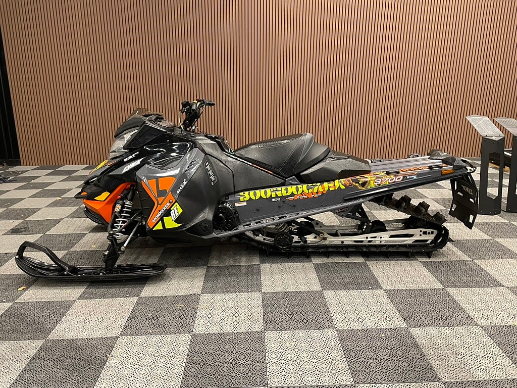 Lynx Boondocker RE 3700 800 E-TEC -15 