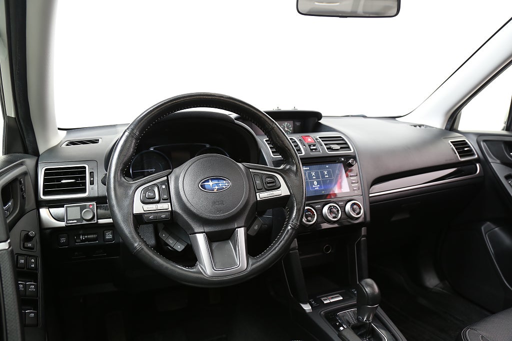 Subaru Forester 2,0D 147hk XE AWD Aut Panorama Skinn Drag 2016