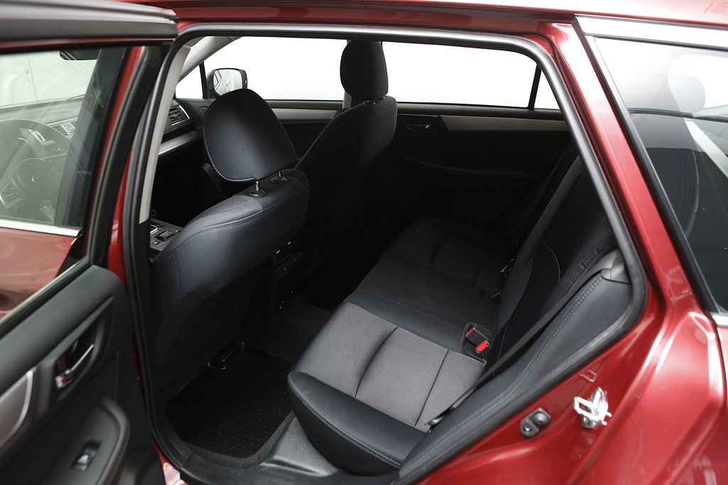 Subaru Outback 2,5i 175hk Base AWD Aut Motorv Dragkrok 2016