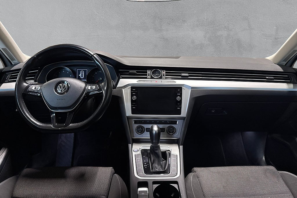 Volkswagen Passat Sportscombi 1.4 TSI Base Dragpaket B-Kamera Välservad