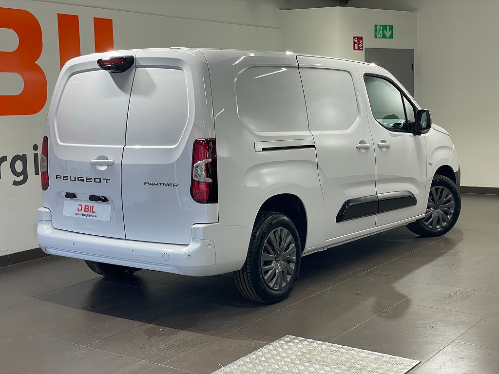 Bild på Peugeot Partner Plus 130hk Aut L2 - EDITION! SERVICE & VINTERHJUL INGÅR