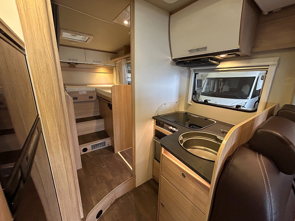 Sunlight Capron T68 / Taksäng /Solcell / Ugn / Utv. dusch  - Sunlight