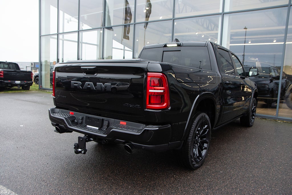 Dodge RAM 1500 Limited Rambox Night 548 hk / Ebony Red Interiör