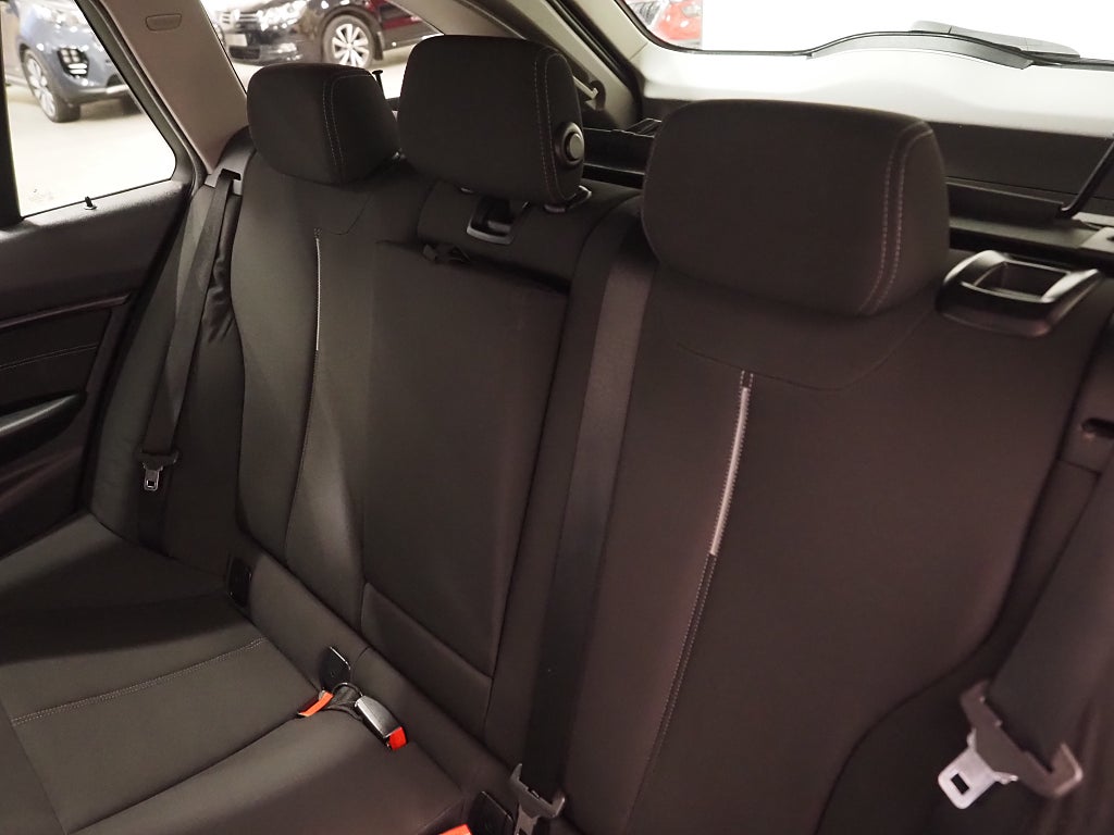 BMW 318 d Touring Steptronic Sport line PDC Farthållare 2015