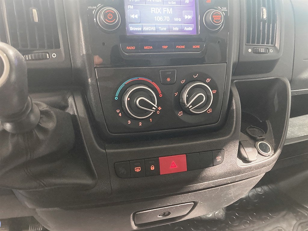 Bild på Peugeot Boxer PRO+ 2.2 BHDi 140hk L3H2 - B-KAMERA, DRAG