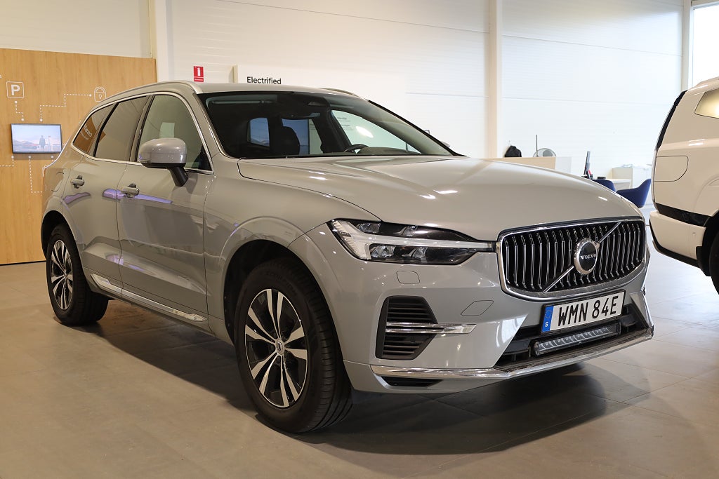 Volvo XC60 Recharge T6 AWD Geartronic Core Edition Drag Navi Moms 2024