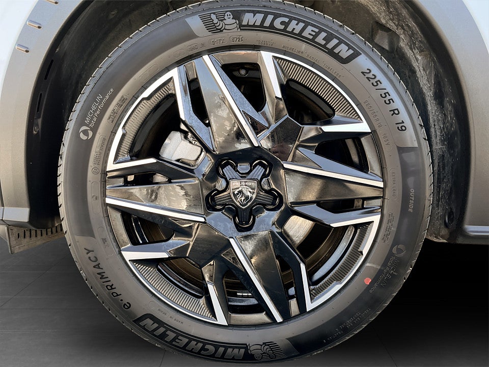 Bild på Peugeot 5008 GT Ultimate Hybrid 145hk Aut 7-SITS B-KAMERA ELSTOL