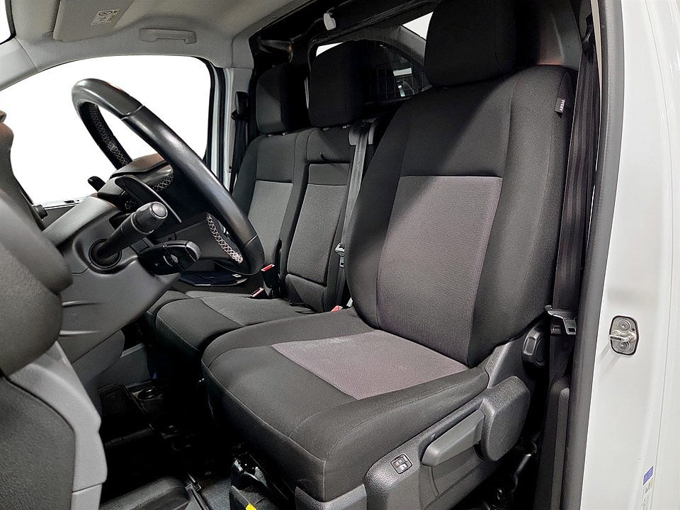 Bild på Peugeot Expert PRO 2.0 BHDi 145hk Aut L2 - B-KAMERA, DRAG