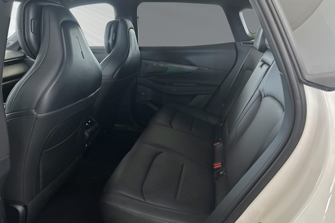 Lynk & Co 08 Core PHEV 2025, bild 7/10