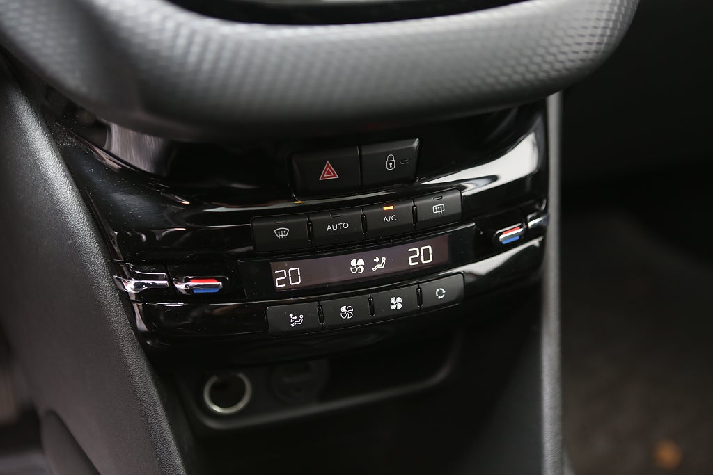 Peugeot 208 1,2 PureTech 82hk Style 5-D Panorama 2016