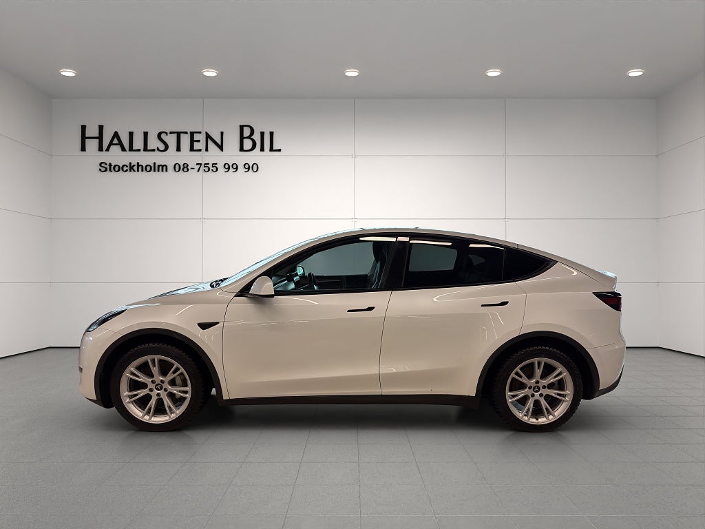 Tesla Model Y Long Range AWD MOMS Drag Autopilot Svensksåld