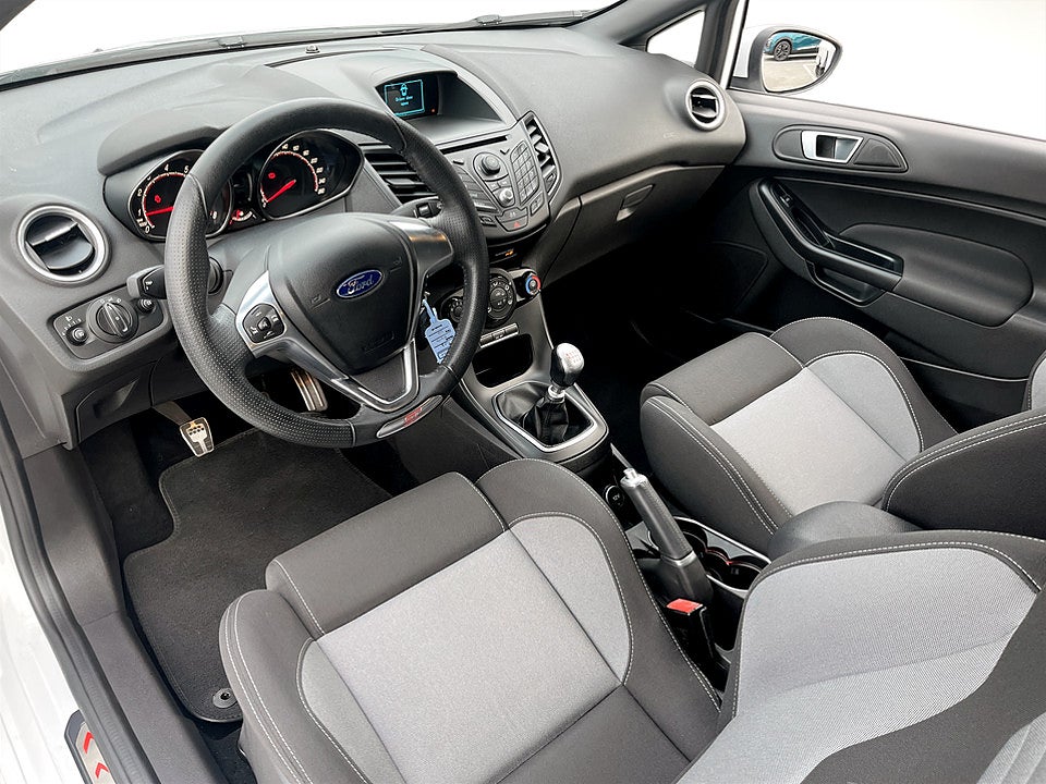 Bild på Ford Fiesta ST 3D 182hk FARTHÅLLARE BLUETOOTH