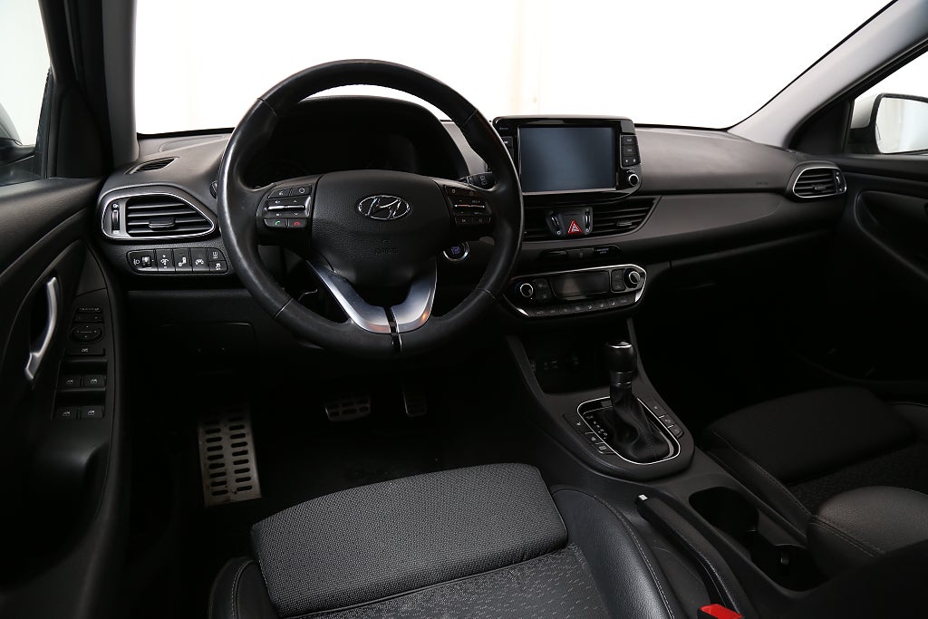 Hyundai i30 1,4 T-GDi 140hk Premium Aut Navi CarPlay Kamera