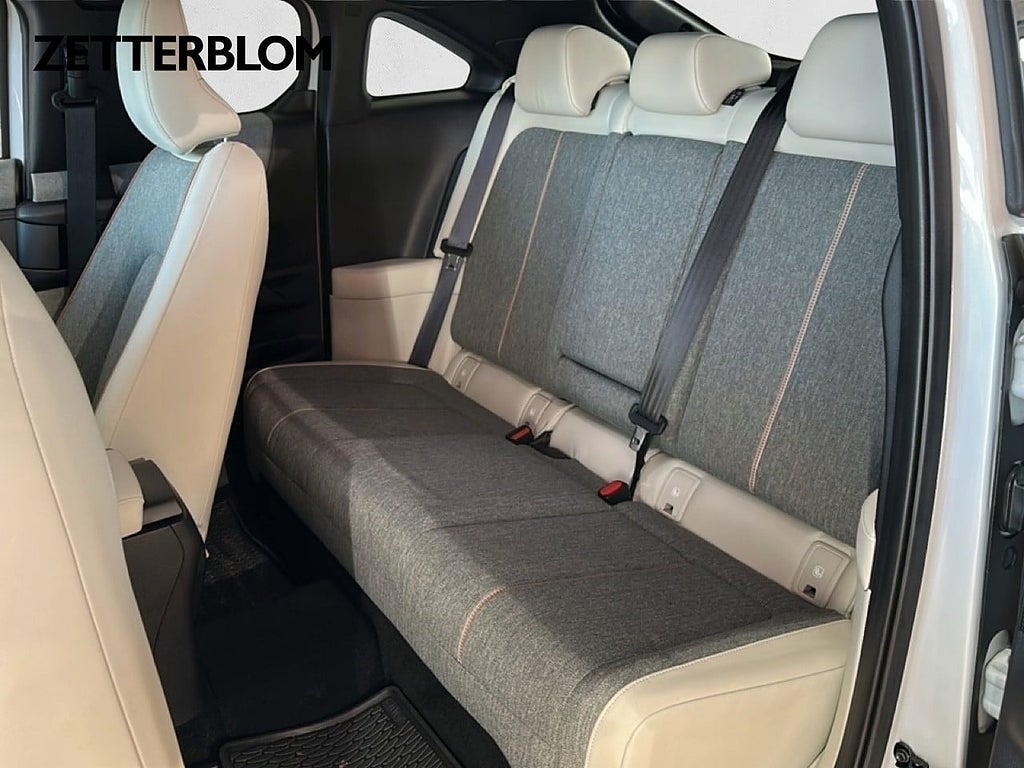 SUV Mazda MX-30 8 av 22