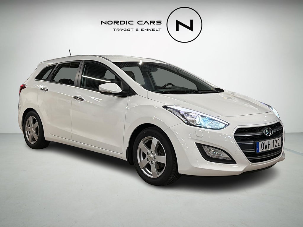 Hyundai i30 Kombi 1.6 CRDi Premium 136 HK Drag Kamera Navi Keyless