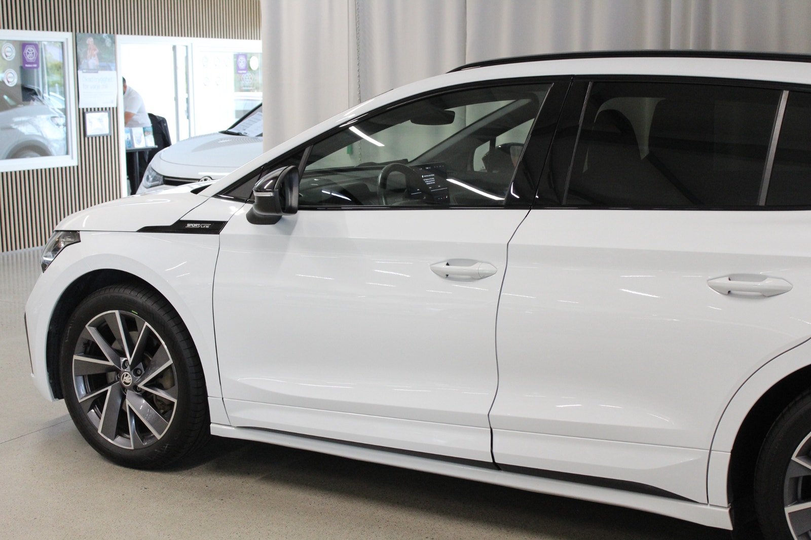Skoda Enyaq iV 80x 265HK, Sportline, Drag, S&V-hjul, Kamera, Värmepump 2023 - miniatyr 16