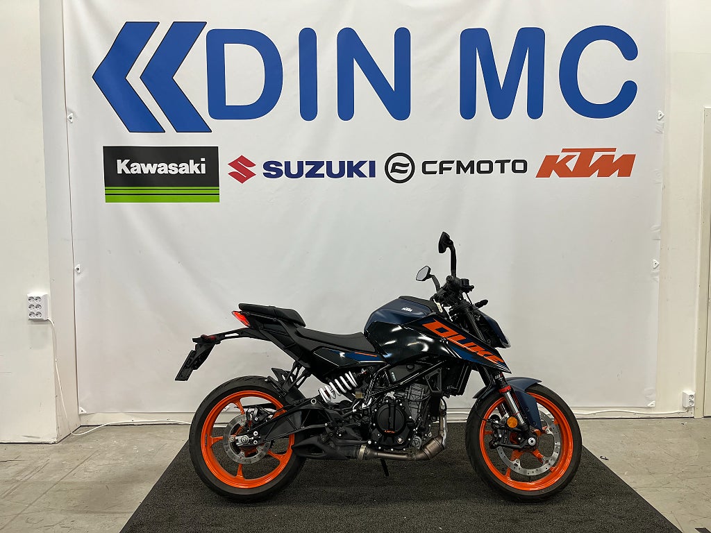 KTM 125 DUKE "Nyservad,  Endast 369mil"