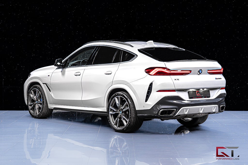 BMW X6 M50i MOMS Ultimate Edt B&W Pano Sky 22" DAP HuD Drag
