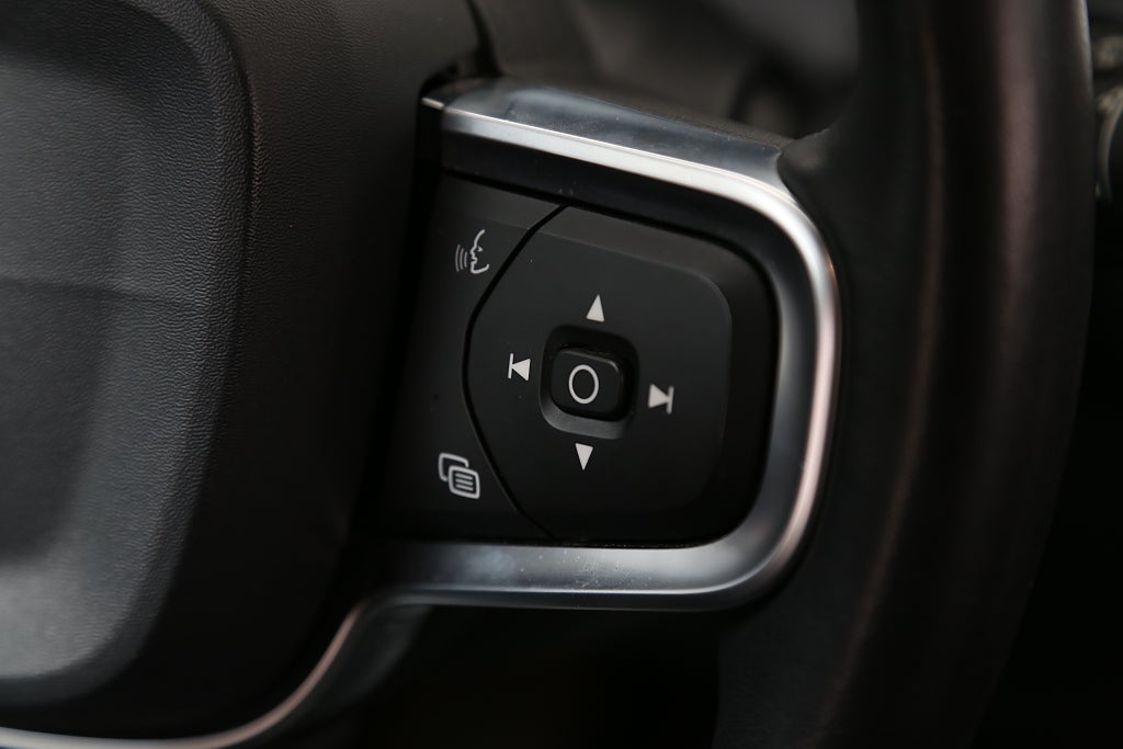 Volvo XC40 T3 163hk Momentum Edition Aut Kamera Navi VOC Drag 2020