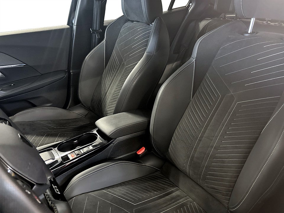 Bild på Peugeot 2008 GT 1.2 PT 130hk Aut B-KAMERA CARPLAY