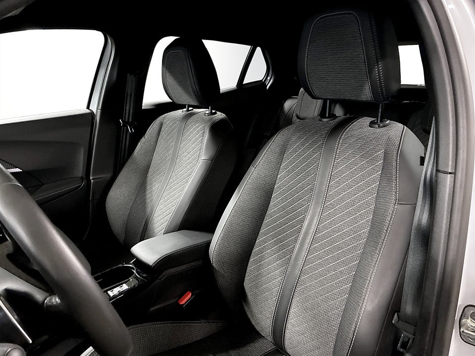 Bild på Peugeot 2008 Allure 1.2 PT 130hk B-KAMERA CARPLAY