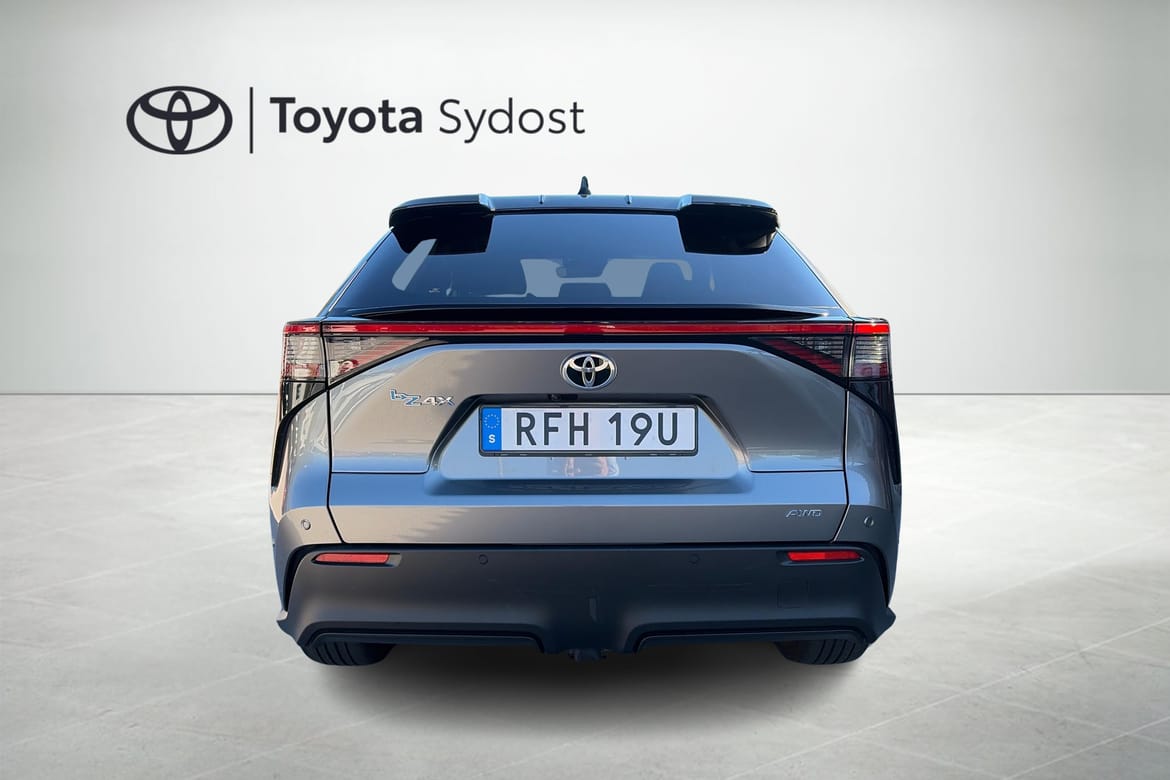 Toyota bZ4X AWD Executive dragkrok 2025, photo 5/10