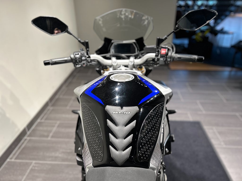 Yamaha MT-10 SP / Justerbara Fotpinnar & Regalge/ Sidoväskor / Hög ruta