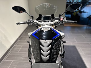 Yamaha MT-10 SP / Justerbara Fotpinnar & Regalge/ Sidoväskor / Hög ruta