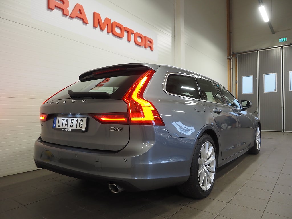 Volvo V90 D4 AWD 190hk Geartronic Momentum SE II | D-värm | Keyless | 2020