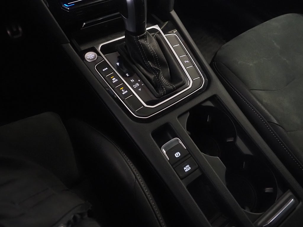 Volkswagen Arteon eHybrid Shooting Brake 218hk TSI R-Line Dragpkt Cockpit 2022