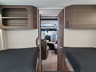 Husbil-halvintegrerad Adria MATRIX SUPREME MB 670 SL 13 av 15