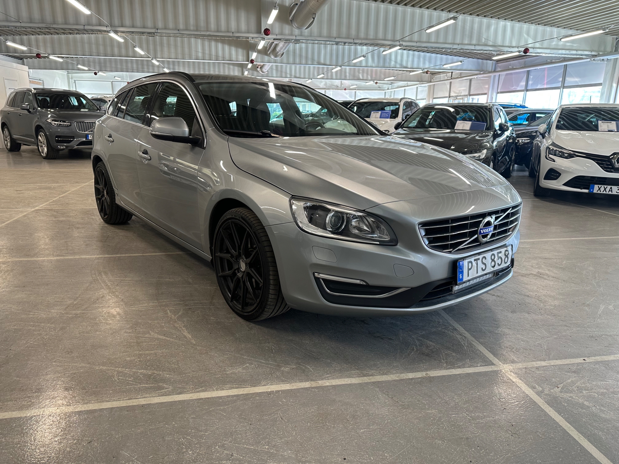 Volvo V60 2017, kuva 2/46