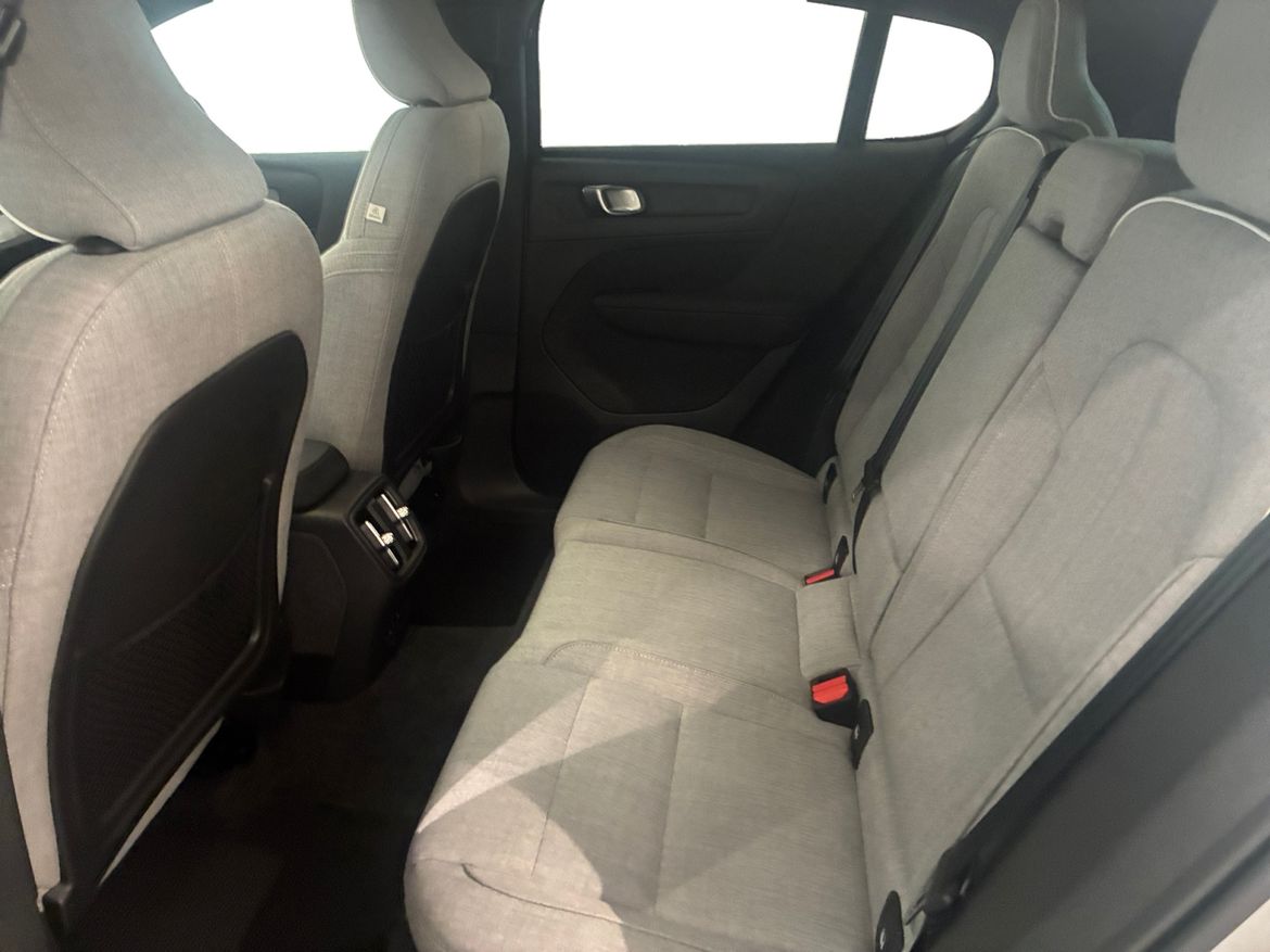 Volvo C40 2024, photo 7/47