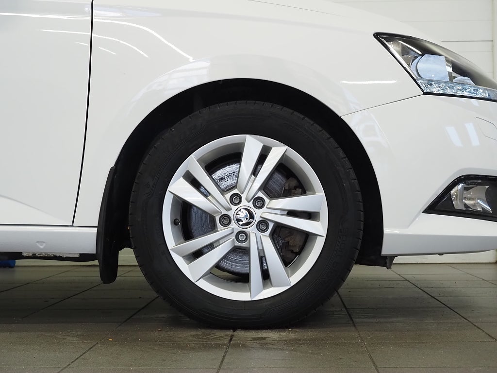 Skoda Fabia 1.0 TSI Style 95hk Motorvärmare Carplay P-Sensorer 2021