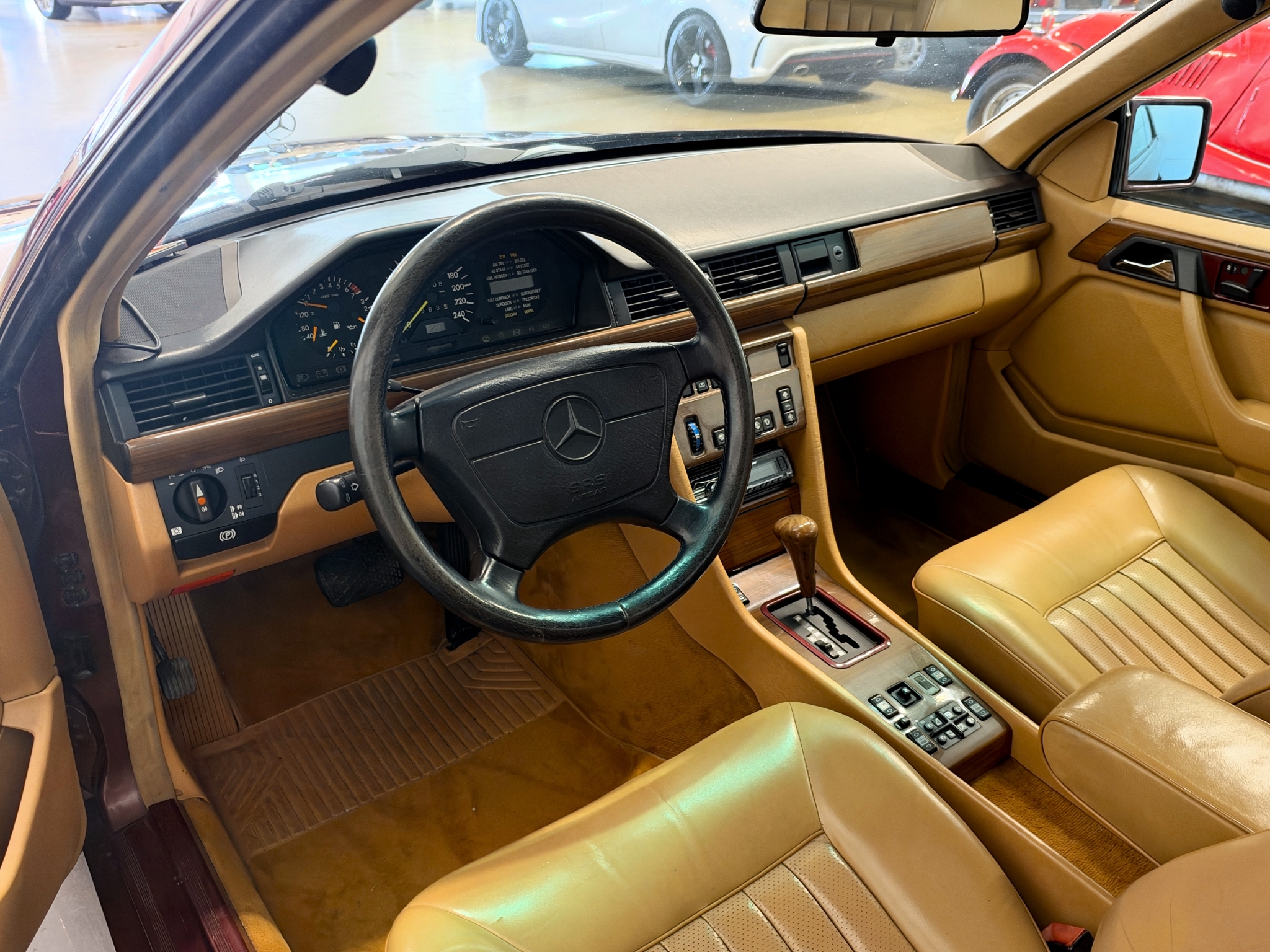 Mercedes-Benz 300 CE Coupé 1988, photo 7/10