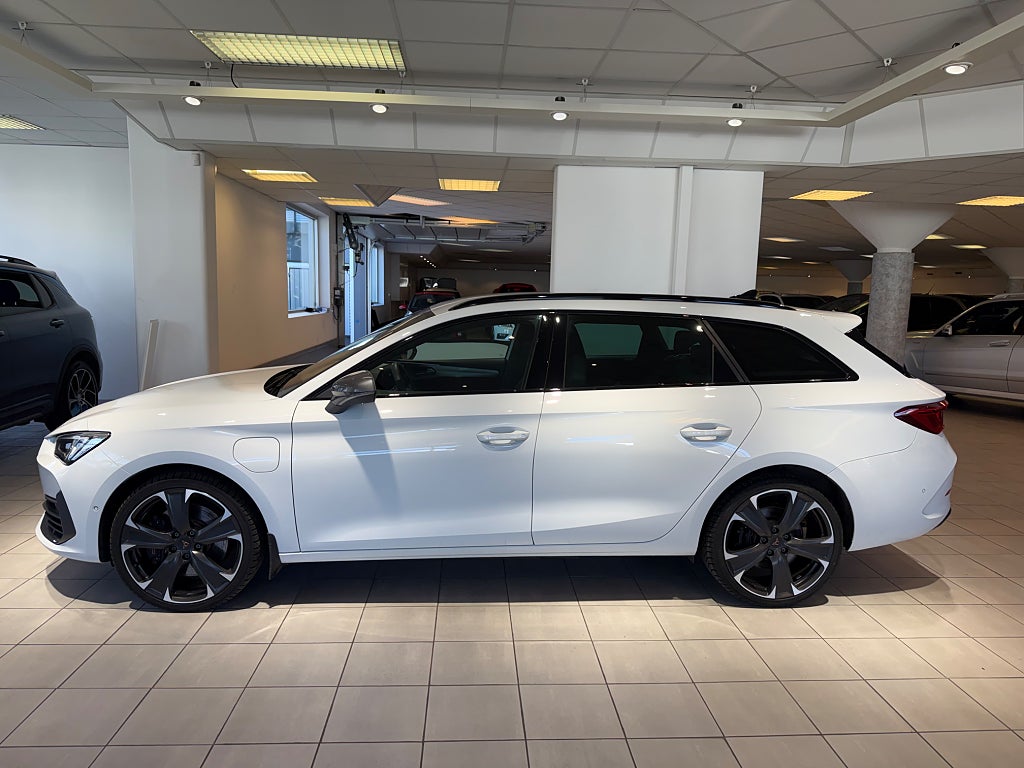 Cupra Leon Sportstourer e-Hybrid 245hkCockpit GPS B-Kam ADP Fart 