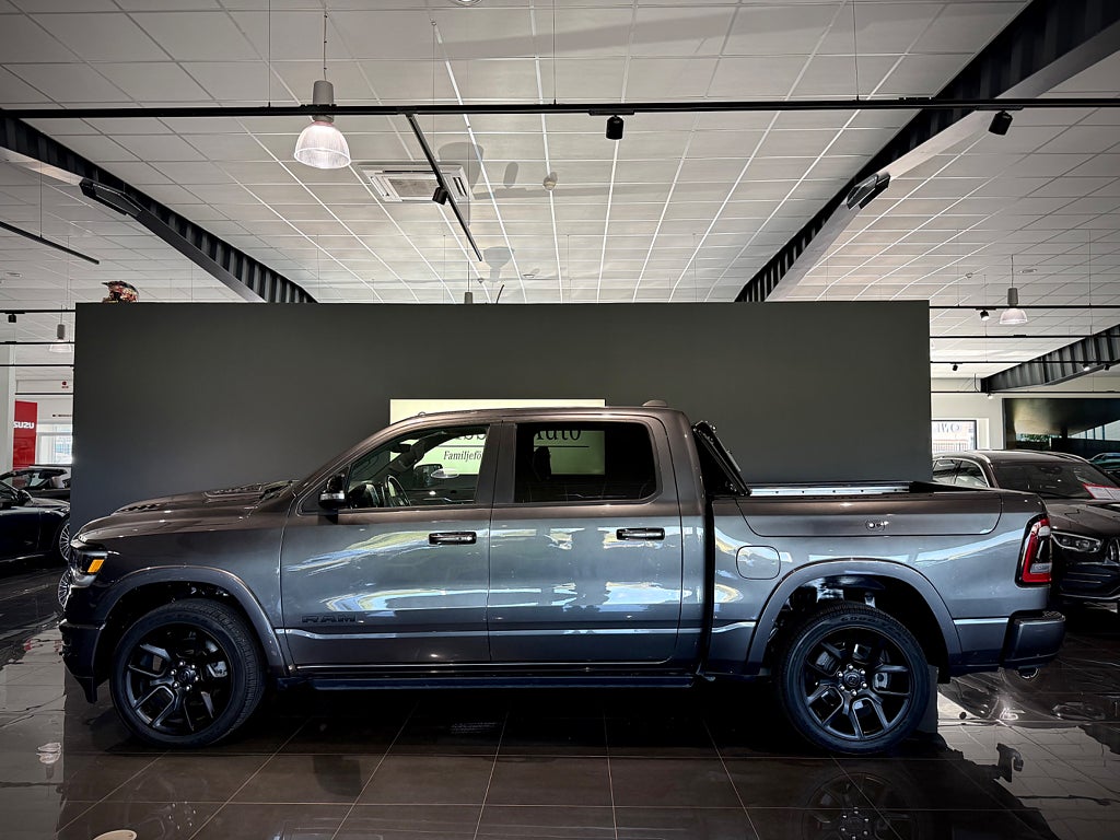 Dodge RAM 1500 Crew Cab 5.7 V8 HEMI 4×4 NIGHT Edition - bild 2
