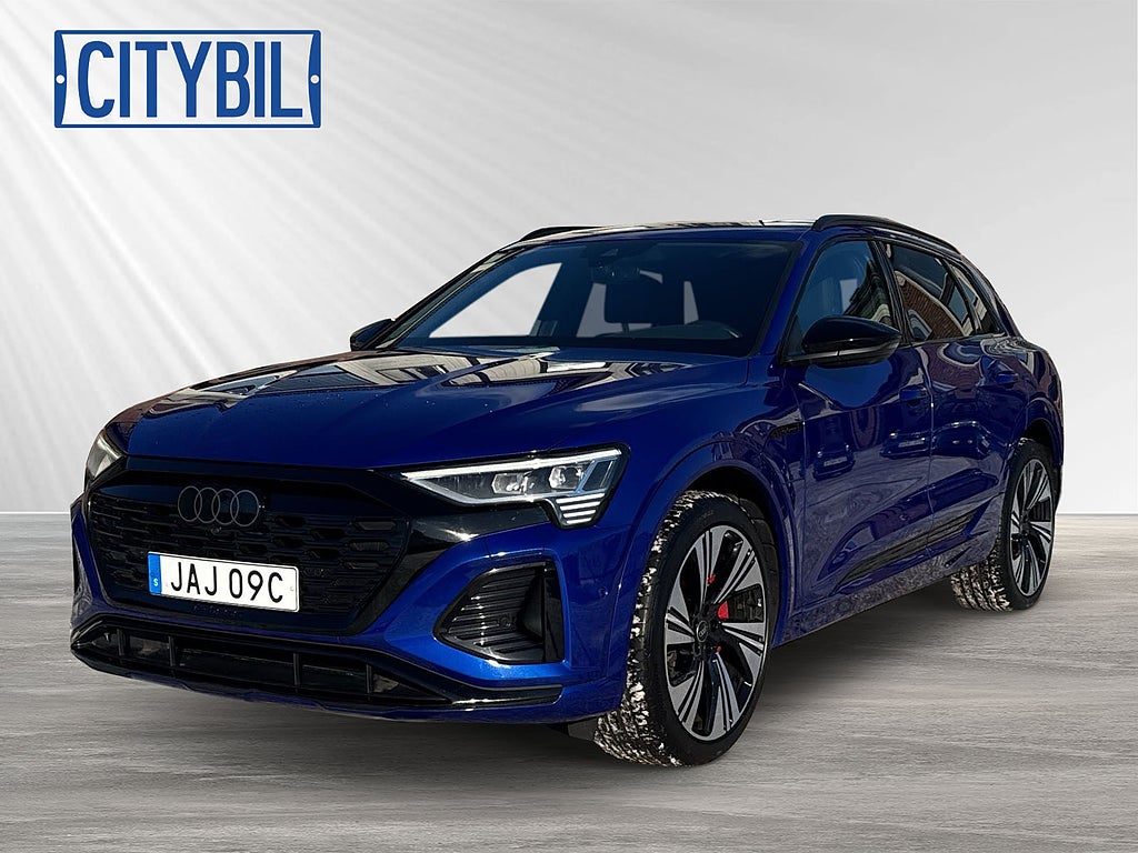 Audi Q8 55 e-tron quattro S Line Selection - 22" - Matrix - VAT