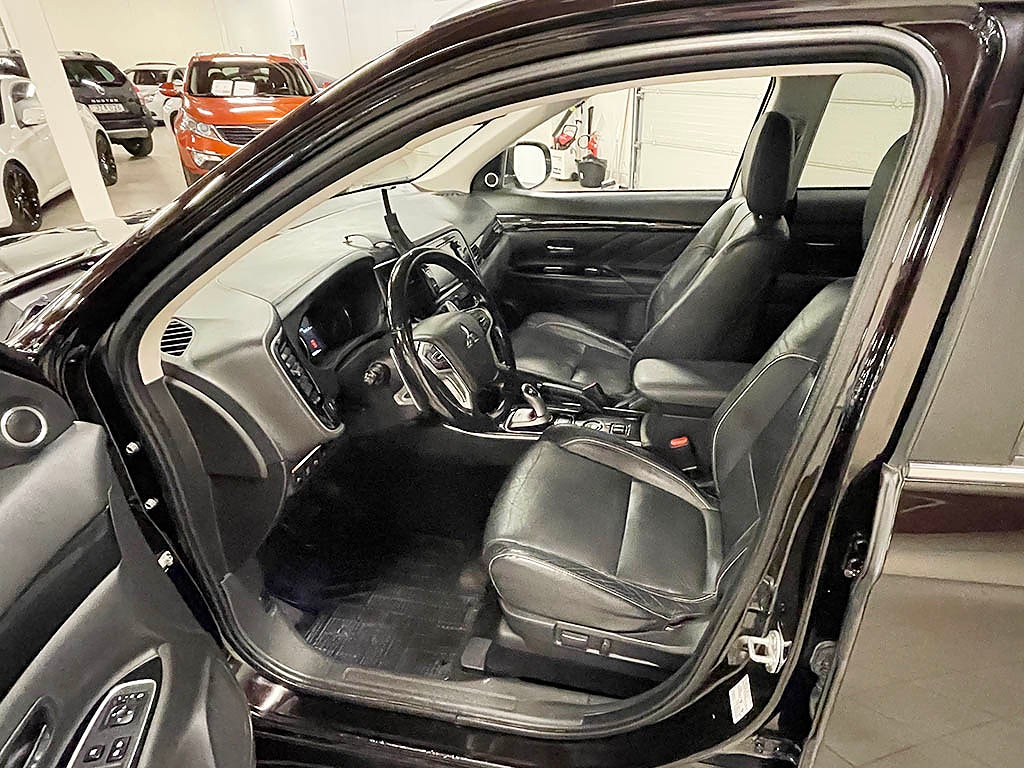 Mitsubishi Outlander PHEV Business Automat 203Hk