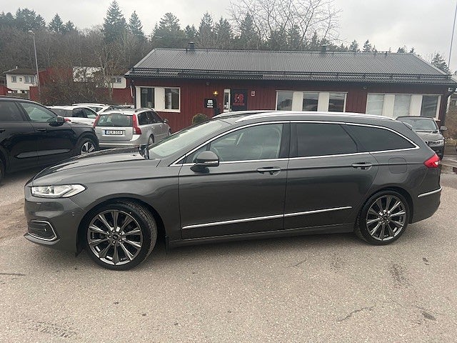 Ford Mondeo Hybrid VIGNALE PANORAMA MASSAGE GARANTI 24 MÅN Titanium