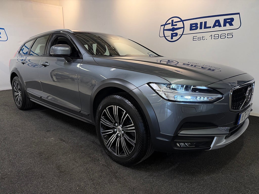 Volvo V90 Cross Country D4 AWD Momentum Advanced SE | Drag | Vhjul | Adaptiv