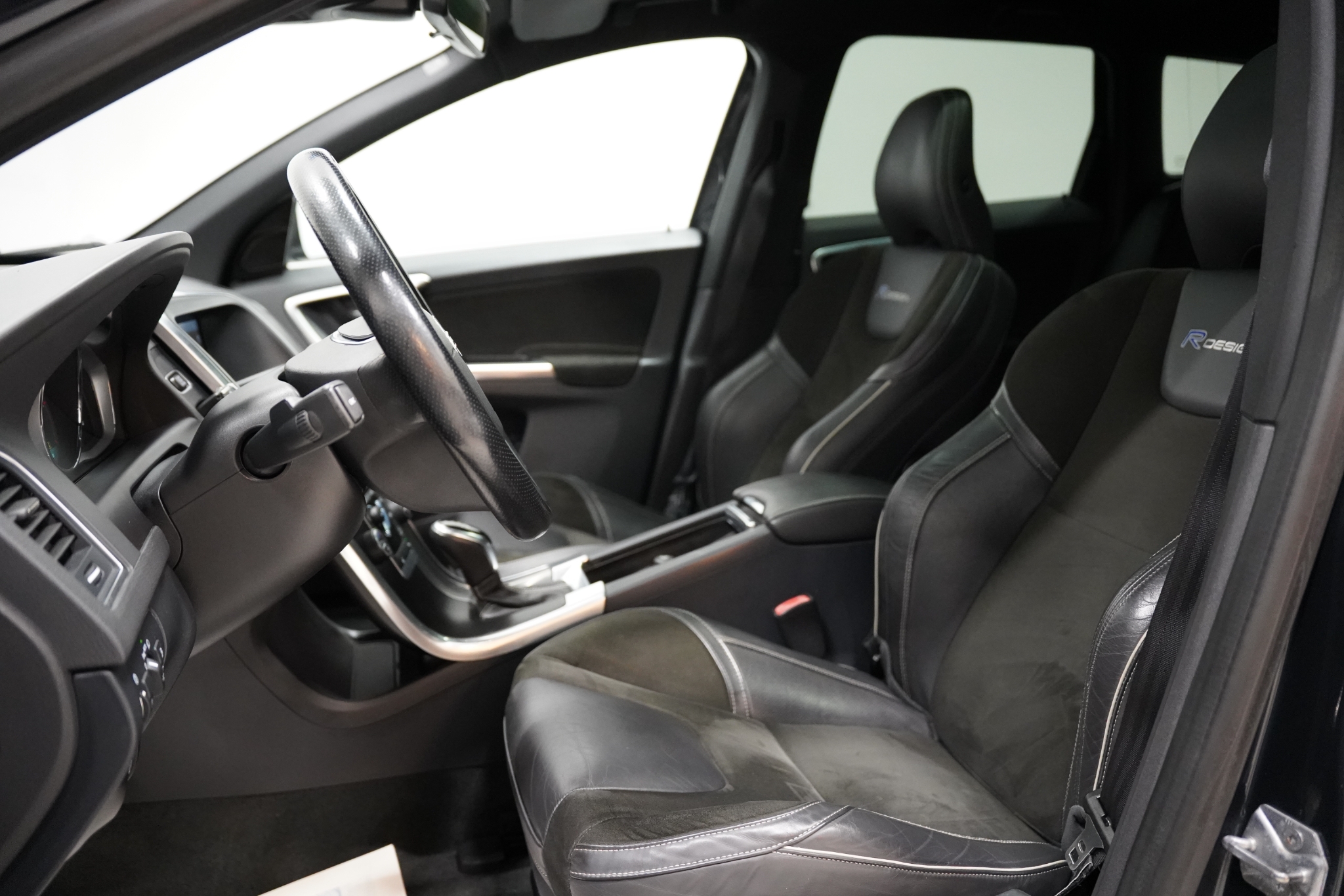 Volvo XC60 D4 AWD R-Design 2014, kuva 6/55