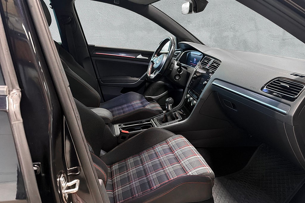 Volkswagen Golf GTI Performance 2.0 TSI Miltek Cookpit B-Kamera Carpaly