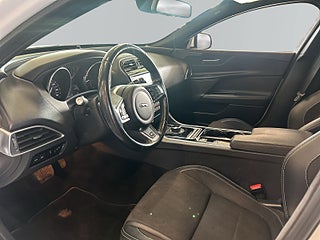 Jaguar XE 20d AWD R-Sport/S&V-hjul/Värmare/Drag/Psensorer